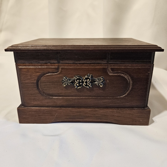 Elegant Wooden Jewelry Organizer with Music Box - Brown - Picture 6 of 10